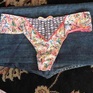 NWT Victoria’s Secret wise side thong tanga L